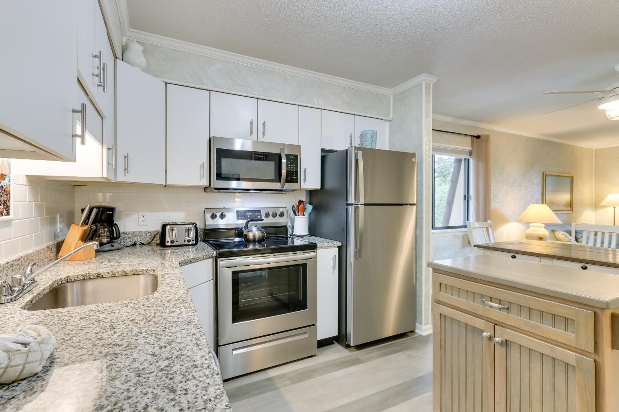 Hilton Head Condo With Balcony And Pool, Walk To Beach Hilton Head Island Ngoại thất bức ảnh